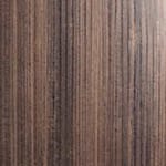 produktbild på slät moden kökslucka i laminat med ribbad trästruktur.