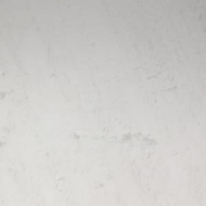 En produktbild på en brun vit natursten med grå ådring till köksbänkskiva.