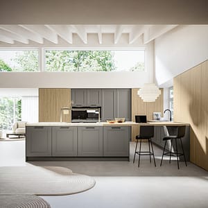 Måttanpassat kök i beige med kompositstensbänkskiva och trädetaljer.